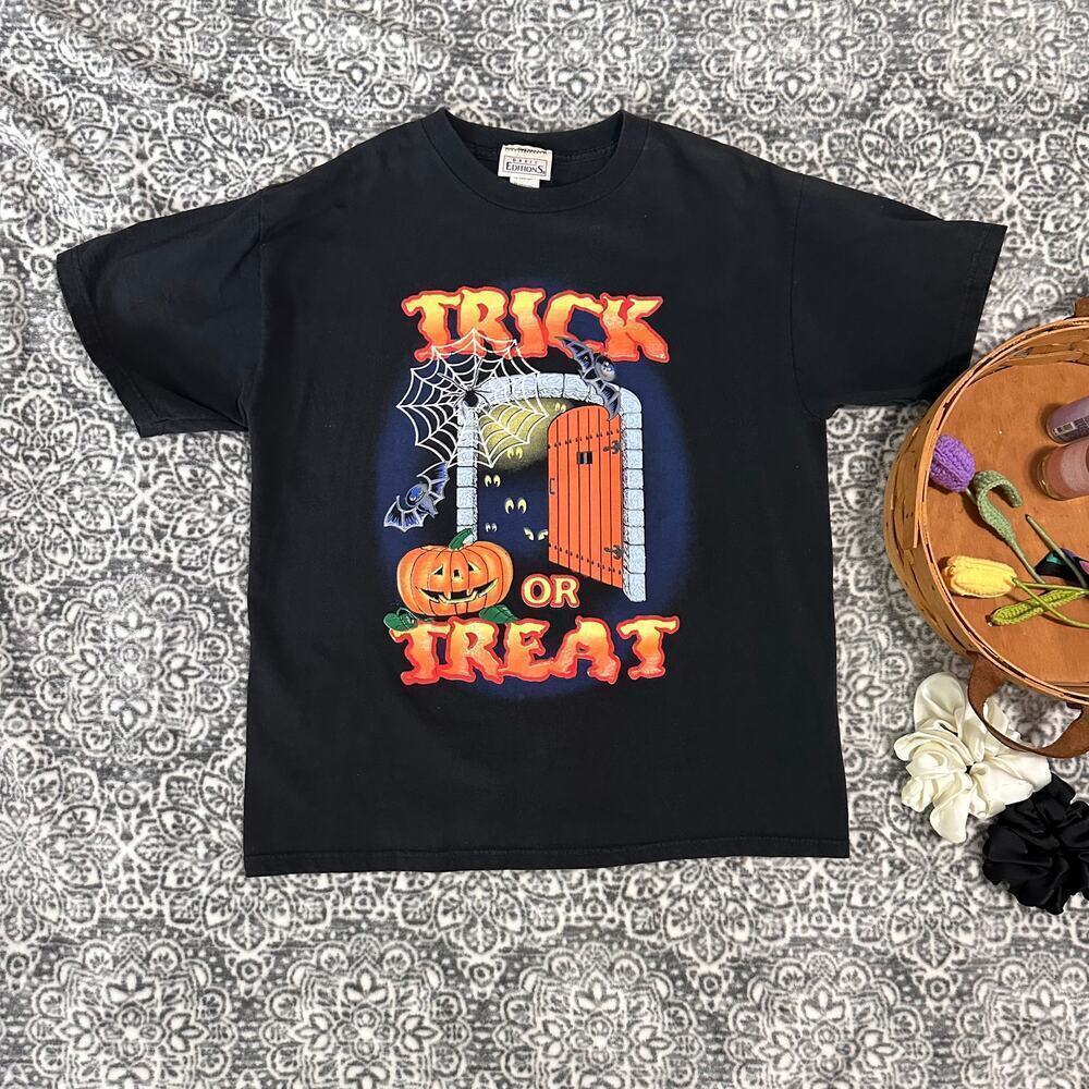Vintage 90's Trick or Treat Halloween Graphic Tee Size Large